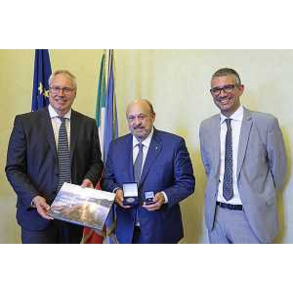 Il presidente del Cr Fvg, Mauro Bordin, il ministro della Salute mentale dell'Ontario, Michael Tibollo, e l'assessore regionale all'Immigrazione, Pierpaolo Roberti - ACON 2023-07-04 Consiglio Regionale ACON