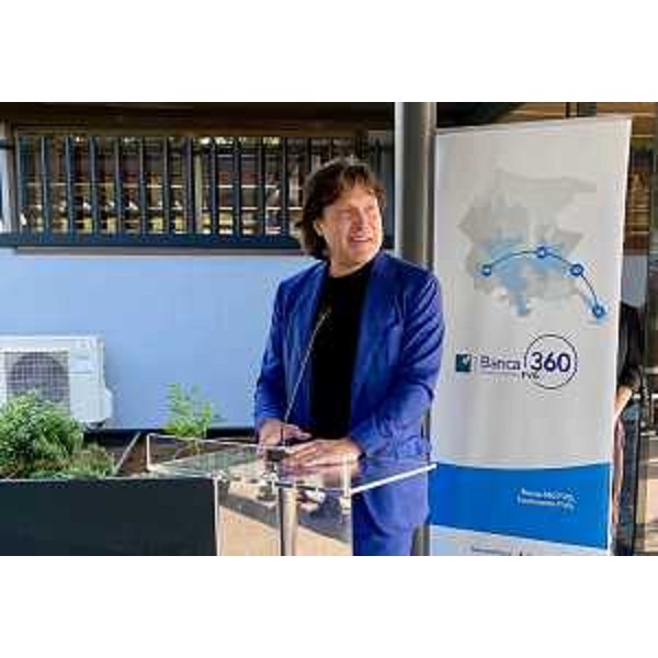 L'intervento dell'assessore regionale alle Attività produttive Sergio Emidio Bini durante la cerimonia a Manzano - L'intervento dell'assessore regionale alle Attività produttive Sergio Emidio Bini durante la cerimonia a Manzano