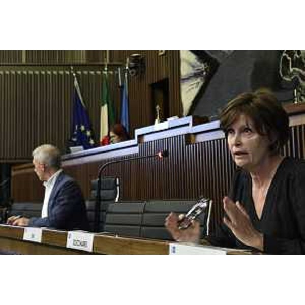 L'assessore al Lavoro Alessia rosolen durante la seduta della VI Commissione consiliare - L'assessore al Lavoro Alessia rosolen durante la seduta della VI Commissione consiliare 