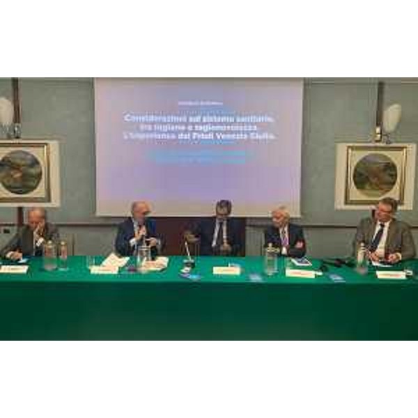 Il tavolo dei relatori al convegno di oggi a Pordenone - Il tavolo dei relatori al convegno di oggi a Pordenone