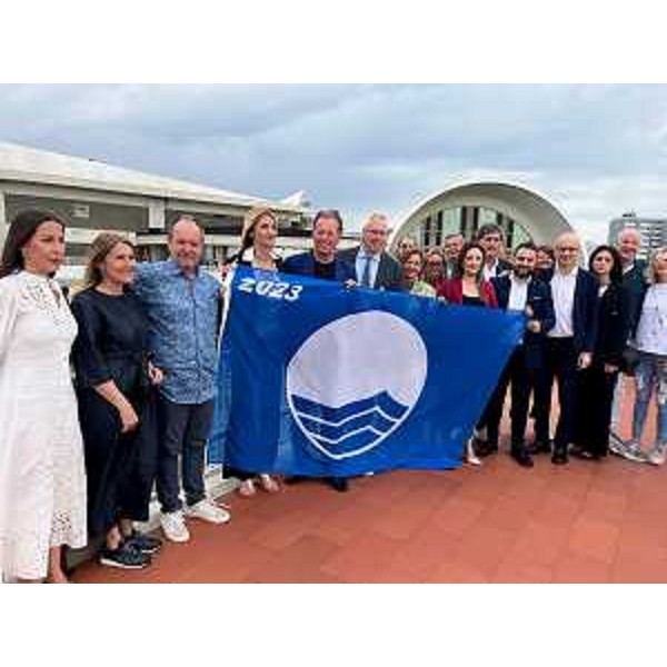 Le autorità presenti insieme ai rappresentanti delle località premiate - Le autorità presenti insieme ai rappresentanti delle località premiate 