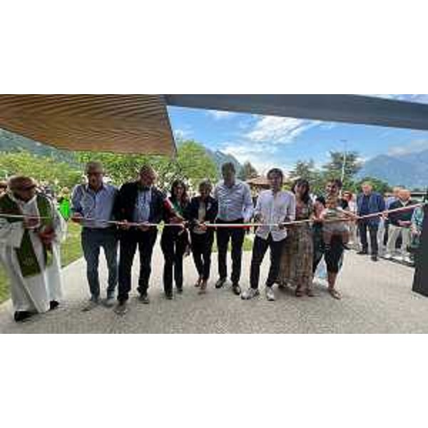 Il momento del taglio del nastro - Il momento del taglio del nastro