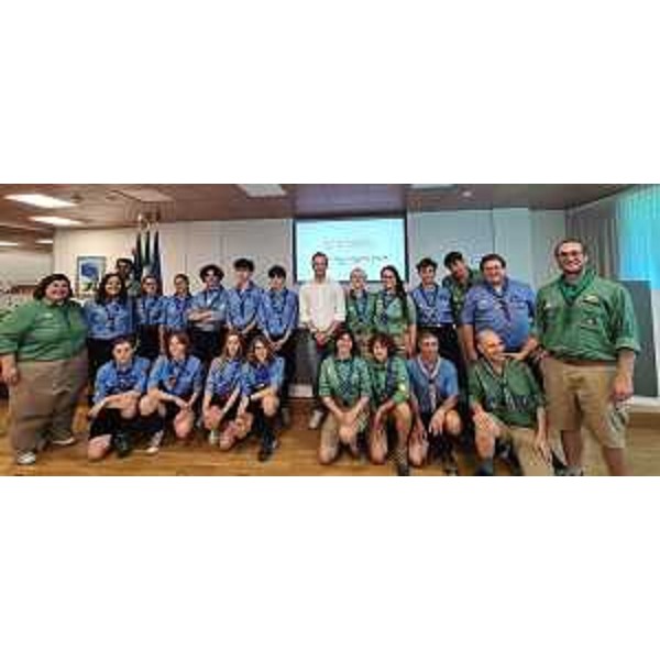 Fedriga con i ragazzi delle due associazioni scoutistiche Agesci (Associazione Guide e Scouts Cattolici Italiani) e Cngei (Corpo Nazionale Giovani Esploratori ed Esploratrici Italiani) - Fedriga con i ragazzi delle due associazioni scoutistiche Agesci (Associazione Guide e Scouts Cattolici Italiani) e Cngei (Corpo Nazionale Giovani Esploratori ed Esploratrici Italiani)