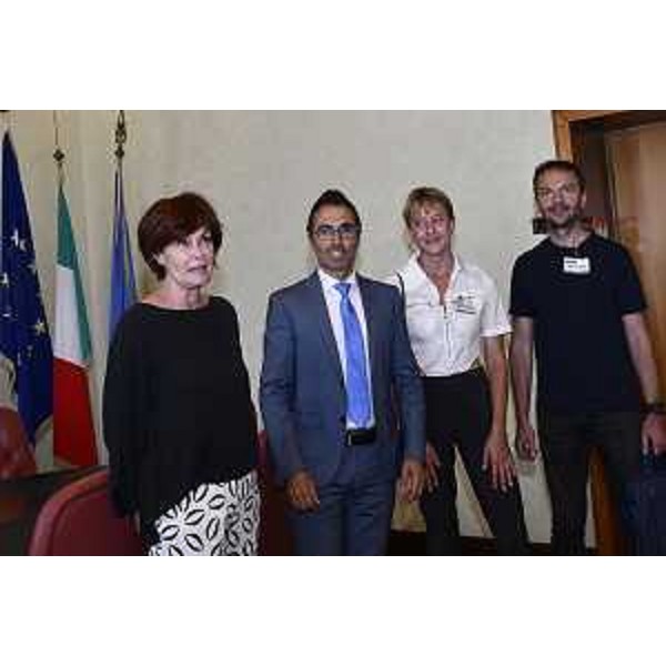 L'assessore regionale alla Ricerca Alessia Rosolen, il vicepresidente del Consiglio regionale Stefano Mazzolini assieme ai rappresentanti degli scienziati ucraini promotori del centro di fisica teorica di Kiev - L'assessore regionale alla Ricerca Alessia Rosolen, il vicepresidente del Consiglio regionale Stefano Mazzolini assieme ai rappresentanti degli scienziati ucraini promotori del centro di fisica teorica di Kiev