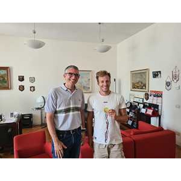 L'assessore regionale Pierpaolo Roberti e Gabriele Auber, organizzatore dell'evento e campione italiano di tutti - L'assessore regionale Pierpaolo Roberti e Gabriele Auber, organizzatore dell'evento e campione italiano di tutti