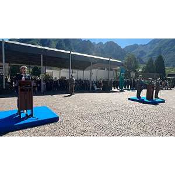 L'assessore Barbara Zilli alla cerimonia del cambio di comando della Brigata Alpina Julia nella caserma Feruglio di Venzone - L'assessore Barbara Zilli alla cerimonia del cambio di comando della Brigata Alpina Julia nella caserma Feruglio di Venzone 