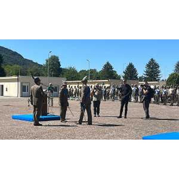 Il passaggio di testimone al vertice della Brigata Julia tra il comandante uscente, generale di brigata Fabio Majoli, e il nuovo comandante, il generale di brigata Franco Del Favero - Il passaggio di testimone al vertice della Brigata Julia tra il comandante uscente, generale di brigata Fabio Majoli, e il nuovo comandante, il generale di brigata Franco Del Favero