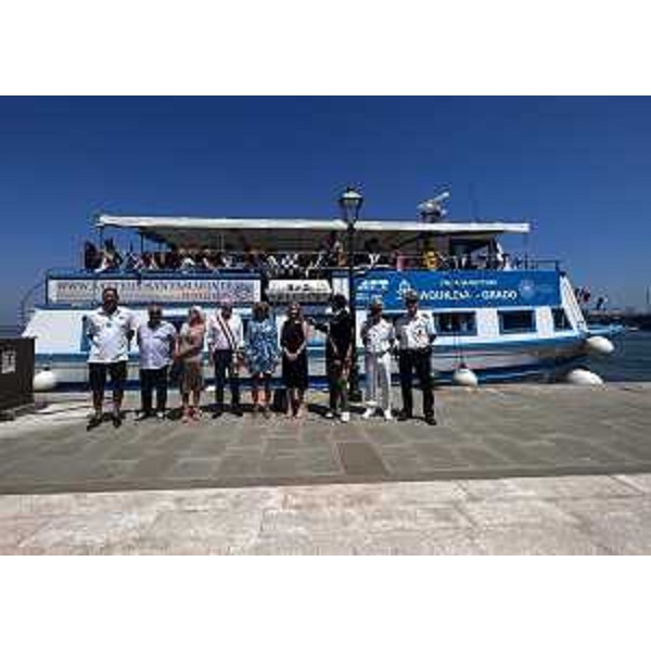 L'inaugurazione della linea marittima Aquileia-Grado sul battello Santa Maria gestito dall'Azienda provinciale trasporti (Apt). - L'inaugurazione della linea marittima Aquileia-Grado sul battello Santa Maria gestito dall'Azienda provinciale trasporti (Apt).