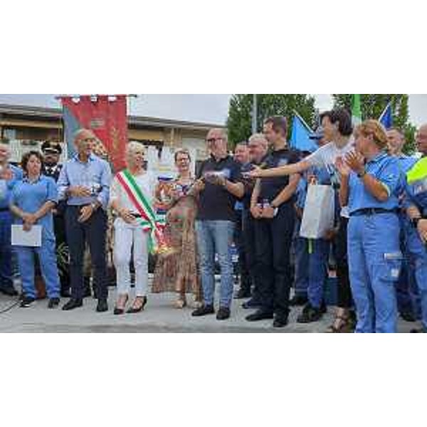 L'assessore regionale con delega alla Protezione civile del Friuli Venezia Giulia Riccardo Riccardi intervenuto a Remanzacco in occasione della serata organizzata per ringraziare tutti i volontari di protezione civile e i funzionari della Pcr Fvg che hanno preso parte alla missione in Emilia Romagna, "Romagna Mia", promossa anche per raccogliere fondi a favore delle popolazioni colpite dalla calamità tramite una cena di beneficenza. - L'assessore regionale con delega alla Protezione civile del Friuli Venezia Giulia Riccardo Riccardi intervenuto a Remanzacco in occasione della serata organizzata per ringraziare tutti i volontari di protezione civile e i funzionari della Pcr Fvg che hanno preso parte alla missione in Emilia Romagna, "Romagna Mia", promossa anche per raccogliere fondi a favore delle popolazioni colpite dalla calamità tramite una cena di beneficenza. 