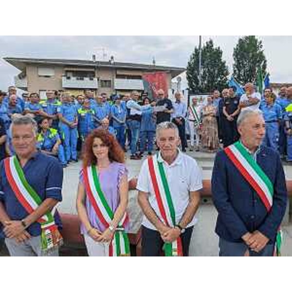 Alcuni dei sindaci intervenuti a Remanzacco in occasione della serata organizzata per ringraziare tutti i volontari di protezione civile e i funzionari della Pcr Fvg che hanno preso parte alla missione in Emilia Romagna, "Romagna Mia", promossa anche per raccogliere fondi a favore delle popolazioni colpite dalla calamità tramite una cena di beneficenza. - Alcuni dei sindaci intervenuti a Remanzacco in occasione della serata organizzata per ringraziare tutti i volontari di protezione civile e i funzionari della Pcr Fvg che hanno preso parte alla missione in Emilia Romagna, "Romagna Mia", promossa anche per raccogliere fondi a favore delle popolazioni colpite dalla calamità tramite una cena di beneficenza. 