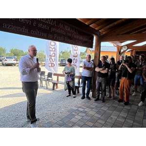 Mauro Bordin, presidente del Consiglio regionale, interviene durante la festa della trebbiatura - Mauro Bordin, presidente del Consiglio regionale, interviene durante la festa della trebbiatura 