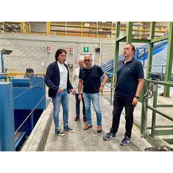 L'assessore Sergio Emidio Bini in visita nell'azienda Cmf di Cormons specializzata nelle grandi forgiature dell'acciaio per i settori più diversi - L'assessore Sergio Emidio Bini in visita nell'azienda Cmf di Cormons specializzata nelle grandi forgiature dell'acciaio per i settori più diversi
