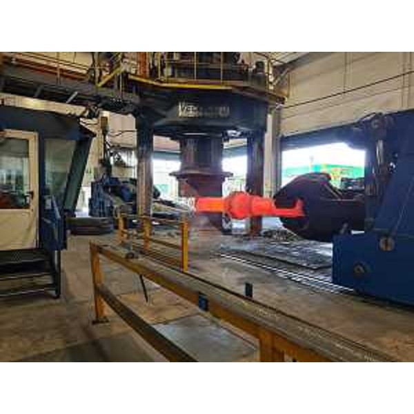 Uno degli impianti produttivi della Cmf di Cormons visitata dall'assessore regionale Bini - Uno degli impianti produttivi della Cmf di Cormons visitata dall'assessore regionale Bini