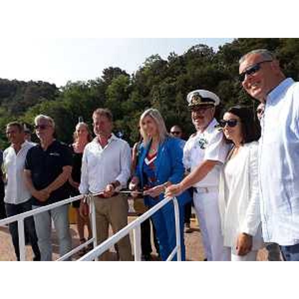 Taglio del nastro per l'assessore alle Infrastrutture Cristina Amirante. - Taglio del nastro per l'assessore alle Infrastrutture Cristina Amirante.