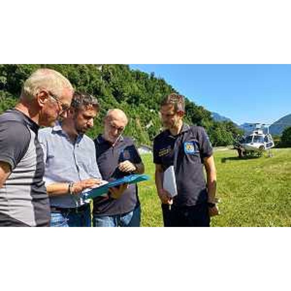 L'assessore Riccardi durante il sopralluogo - L'assessore Riccardi durante il sopralluogo