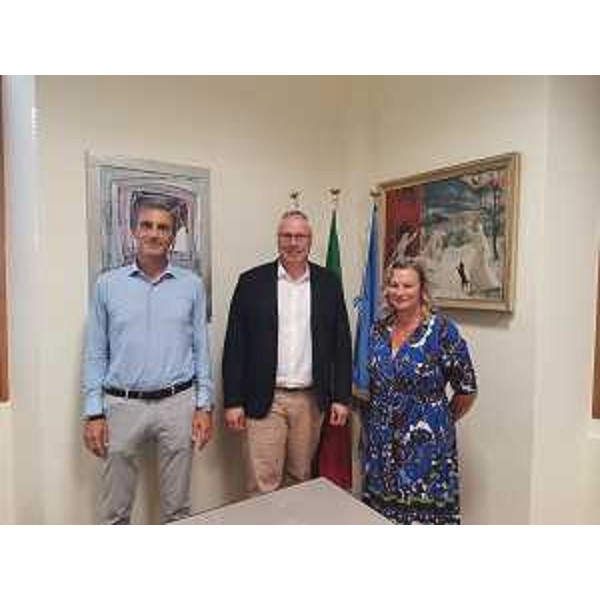 Il presidente del Consiglio regionale, Mauro Bordin, insieme ai rappresentanti della Asd Jolly Handball - Il presidente del Consiglio regionale, Mauro Bordin, insieme ai rappresentanti della Asd Jolly Handball