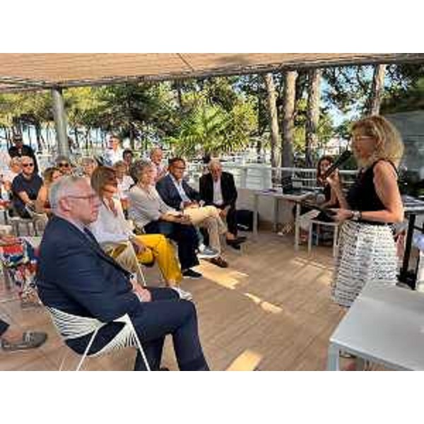 Un momento della presentazione del sodalizio "Raggi e ArchiTetture - Ville di Lignano" - Un momento della presentazione del sodalizio "Raggi e ArchiTetture - Ville di Lignano"