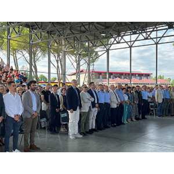 Il presidente del Cr Fvg, Mauro Bordin, in prima fila durante la cerimonia - Il presidente del Cr Fvg, Mauro Bordin, in prima fila durante la cerimonia