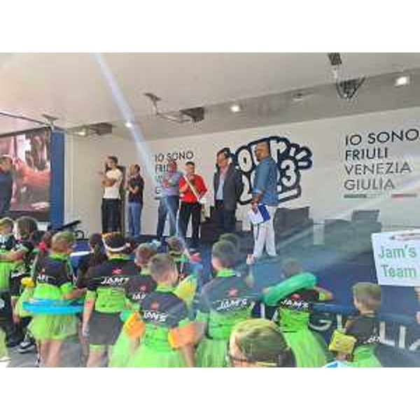 Il vicegovernatore del Friuli Venezia Giulia con delega allo Sport Mario Anzil al Meeting regionale Giovanissimi del Friuli Venezia Giulia a Buja - Il vicegovernatore del Friuli Venezia Giulia con delega allo Sport Mario Anzil al Meeting regionale Giovanissimi del Friuli Venezia Giulia a Buja