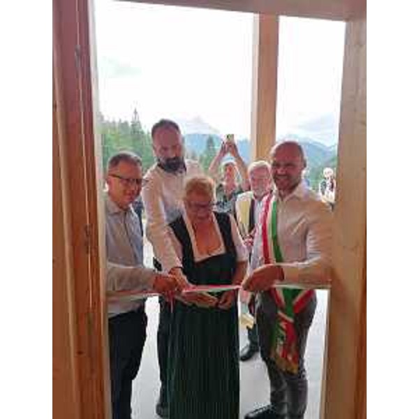 Il taglio del nastro - Il taglio del nastro 