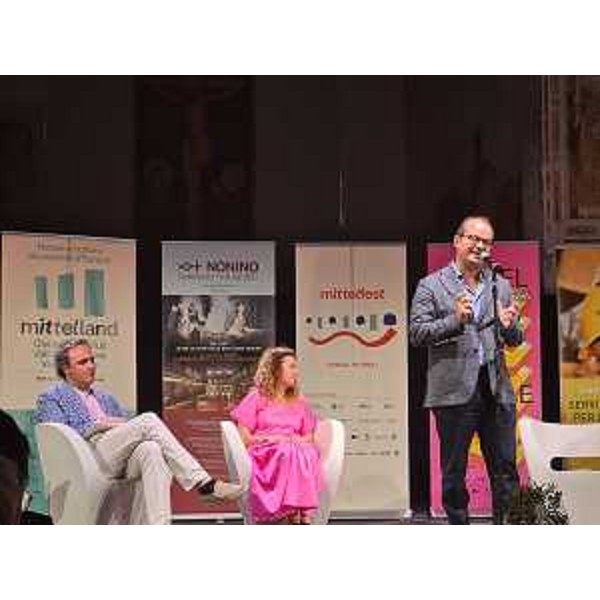 Il vicegovernatore Mario Anzil interviene all'apertura ufficiale di Mittelfest - Il vicegovernatore Mario Anzil interviene all'apertura ufficiale di Mittelfest