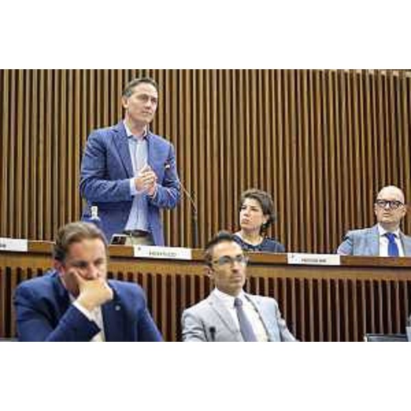 Il capogruppo del Patto-Civica, Massimo Moretuzzo, mentre propone un'azione congiunta del Consiglio per sostenere la popolazione colpita dal maltempo in Fvg - Consiglio Regionale, ACON