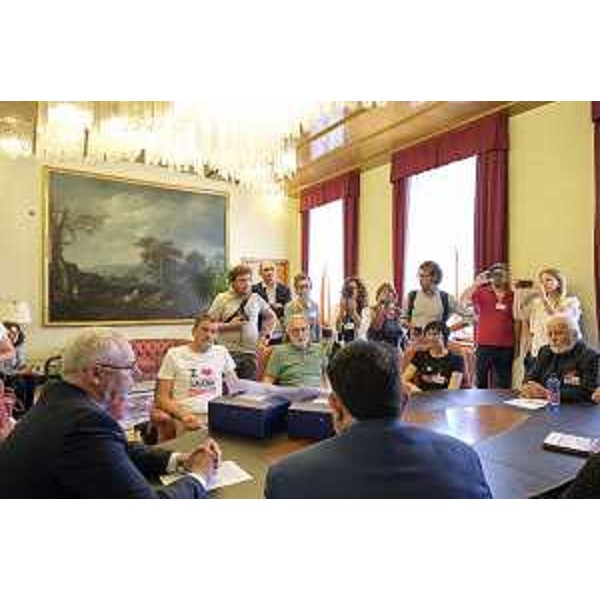 La petizione sul no all'acciaieria consegnata al presidente del Consiglio regionale, Mauro Bordin - Consiglio Regionale, ACON