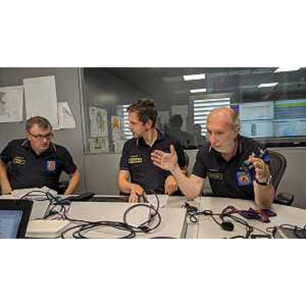 L'assessore regionale alla Protezione civile Riccardo Riccardi (prima a destra nella foto) - L'assessore regionale alla Protezione civile Riccardo Riccardi (prima a destra nella foto)