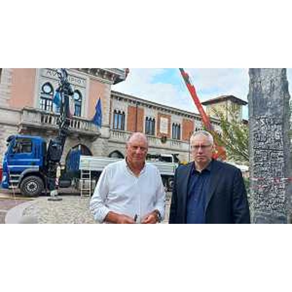 Il presidente del Cr Fvg, Mauro Bordin (a destra nella foto), accanto al sindaco Roberto Zuliani nel centro di Mortegliano - Il presidente del Cr Fvg, Mauro Bordin (a destra nella foto), accanto al sindaco Roberto Zuliani nel centro di Mortegliano