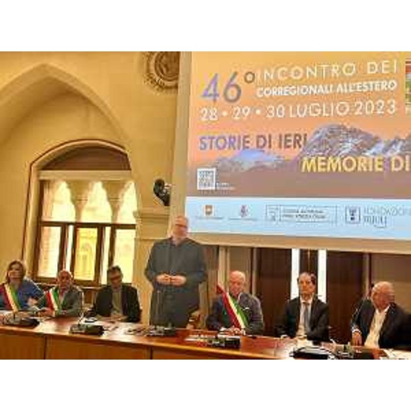 L'intervento del presidente Bordin. Al suo fianco il consigliere regionale Carlo Bolzonello e i sindaci. Il ministro Luca Ciriani è il secondo da destra - L'intervento del presidente Bordin. Al suo fianco il consigliere regionale Carlo Bolzonello e i sindaci. Il ministro Luca Ciriani è il secondo da destra