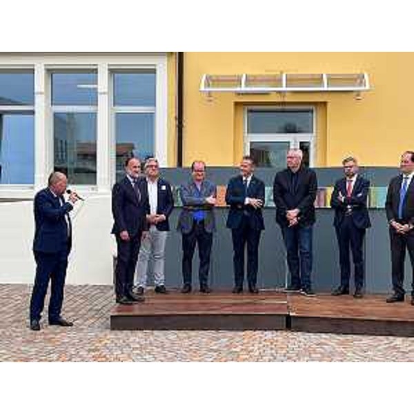 Le autorità intervenute alla cerimonia di Spilimbergo - Le autorità intervenute alla cerimonia di Spilimbergo