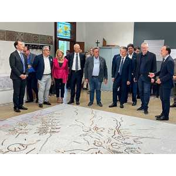 Il presidente del Cr Fvg, Mauro Bordin, visita la mostra - Il presidente del Cr Fvg, Mauro Bordin, visita la mostra