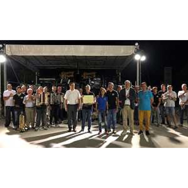 Un momento della celebrazione dei 25 anni di "Quella mezza sporca dozzina" alla sagra dello struzzo di Pozzuolo del Friuli - Un momento della celebrazione dei 25 anni di "Quella mezza sporca dozzina" alla sagra dello struzzo di Pozzuolo del Friuli