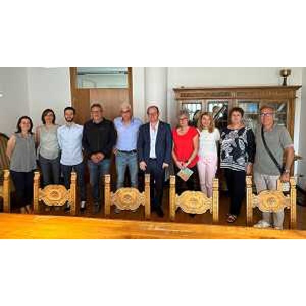 Il vicegovernatore e assessore alla Cultura Mario Anzil (al centro nella foto) insieme ai rappresentanti della Comunità di montagna della Carnia. - Il vicegovernatore e assessore alla Cultura Mario Anzil (al centro nella foto) insieme ai rappresentanti della Comunità di montagna della Carnia.