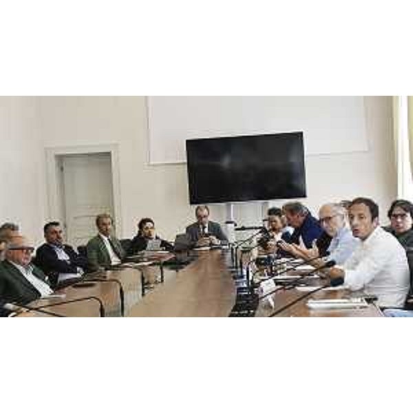 Il governatore Fedriga mentre interviene all'incontro con le categorie produttive - Il governatore Fedriga mentre interviene all'incontro con le categorie produttive