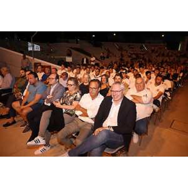 Il presidente del Cr Fvg, Mauro Bordin, segue la serata in prima fila a Lignano Sabbiadoro - Il presidente del Cr Fvg, Mauro Bordin, segue la serata in prima fila a Lignano Sabbiadoro