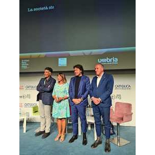 L'assessore Sergio Emidio Bini al Meeting di Rimini con il governatore dell'Umbria Donatella Tesei e con il vicepresidente della Provincia autonoma di Trento Mario Tonina - L'assessore Sergio Emidio Bini al Meeting di Rimini con il governatore dell'Umbria Donatella Tesei e con il vicepresidente della Provincia autonoma di Trento Mario Tonina