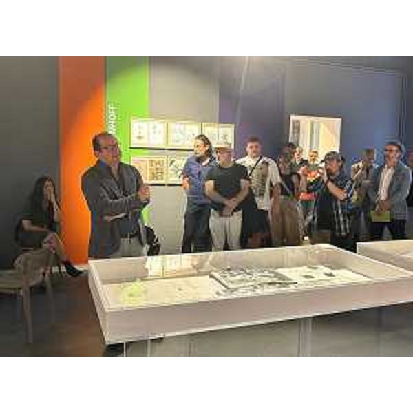 Il vicegovernatore Mario Anzil allinaugurazione della mostra Arte Cinema Animazione, allestita alla Galleria regionale darte contemporanea Luigi Spazzapan - Il vicegovernatore Mario Anzil allinaugurazione della mostra Arte Cinema Animazione, allestita alla Galleria regionale darte contemporanea Luigi Spazzapan