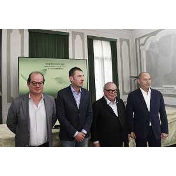 Il vicegornatore Anzil, primo da sinistra, con il sindaco di Pordenone Alessandro Ciriani, il presidente della Fondazione Pordenonelegge Michelangelo Agrusti e il direttore artistico del Festival Gian Mario Villalta - Il vicegornatore Anzil, primo da sinistra, con il sindaco di Pordenone Alessandro Ciriani, il presidente della Fondazione Pordenonelegge Michelangelo Agrusti e il direttore artistico del Festival Gian Mario Villalta