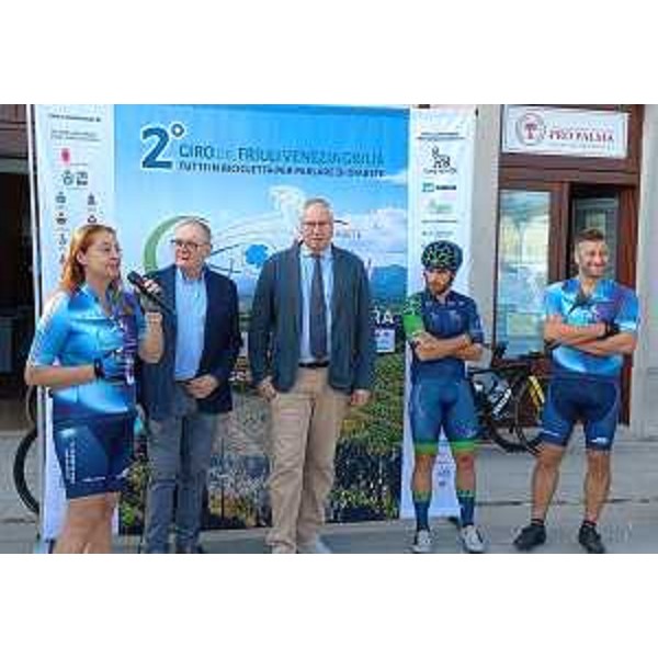 L'intervento di Elena Frattolin, presidente del Crad: al suo fianco il sindaco di Palmanova, Giuseppe Tellini, e il presidente Bordin - L'intervento di Elena Frattolin, presidente del Crad: al suo fianco il sindaco di Palmanova, Giuseppe Tellini, e il presidente Bordin