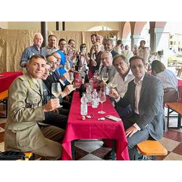 Il brindisi delle autorità al termine della cerimonia inaugurale - Il brindisi delle autorità al termine della cerimonia inaugurale 