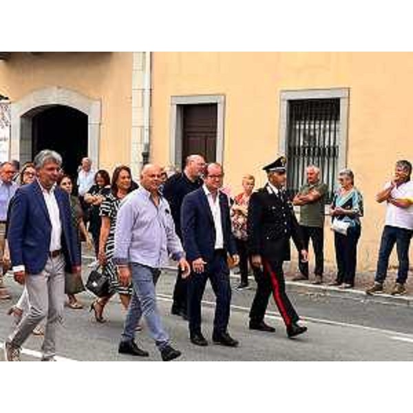 Il vicegovernatore del Friuli Venezia Giulia con delega a Cultura e sport Mario Anzil durante la sfilata che precede la Corsa degli asini di Fagagna - Il vicegovernatore del Friuli Venezia Giulia con delega a Cultura e sport Mario Anzil durante la sfilata che precede la Corsa degli asini di Fagagna