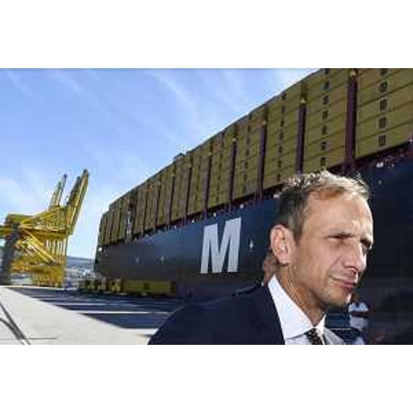 Il governatore del Friuli Venezia Giulia Massimiliano Fedriga. Sullo sfondo la figura imponente della Msc Nicola Mastro. - Il governatore del Friuli Venezia Giulia Massimiliano Fedriga. Sullo sfondo la figura imponente della Msc Nicola Mastro.