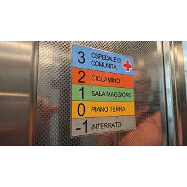 Segnaletica dell'Ospedale di comunità all'interno dell'Itis di Trieste - Segnaletica dell'Ospedale di comunità all'interno dell'Itis di Trieste 