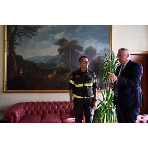 L'intervento del presidente Bordin, durante la visita del nuovo comandante provinciale dei VvF, Maiolo - L'intervento del presidente Bordin, durante la visita del nuovo comandante provinciale dei VvF, Maiolo