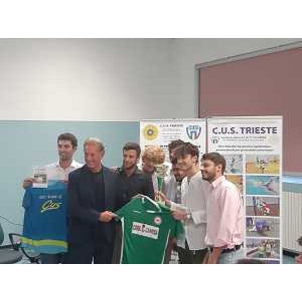 L'assessore regionale alla Difesa dell'ambiente Fabio Scoccimarro alle premiazioni del Cus Trieste - L'assessore regionale alla Difesa dell'ambiente Fabio Scoccimarro alle premiazioni del Cus Trieste