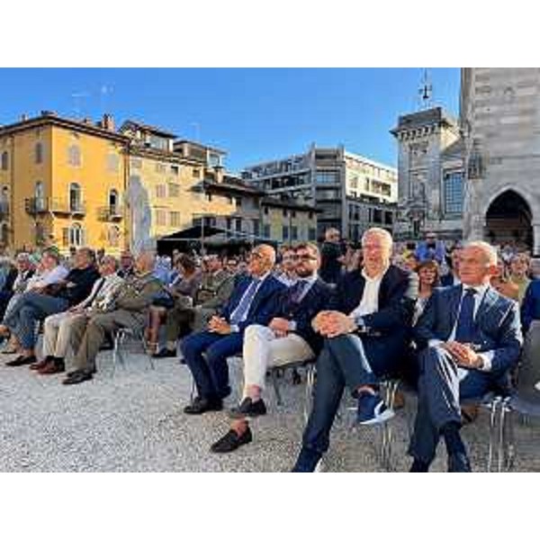 Il presidente del Cr Fvg, Mauro Bordin (secondo da destra) durante la presentazione di Friuli Doc a Udine - Il presidente del Cr Fvg, Mauro Bordin (secondo da destra) durante la presentazione di Friuli Doc a Udine