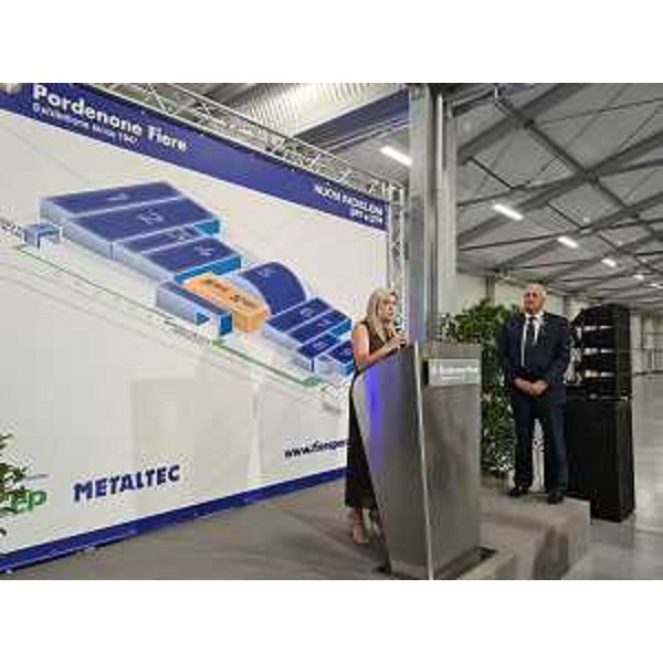 L'assessore Cristina Amirante durante il suo intervento all'inaugurazione dei nuovi padiglioni della Fiera di Pordenone - L'assessore Cristina Amirante durante il suo intervento all'inaugurazione dei nuovi padiglioni della Fiera di Pordenone