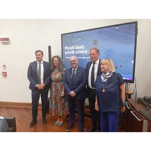 I protagonisti del talk "Piccoli gesti, grandi crimini": Andrea Di Paolo (Bat), Serena Tonel (Comune di Trieste), gli assessori regionali Sebastiano Callari e Fabio Scoccimarro, Cristina Pedicchio (Marevivo) - I protagonisti del talk "Piccoli gesti, grandi crimini": Andrea Di Paolo (Bat), Serena Tonel (Comune di Trieste), gli assessori regionali Sebastiano Callari e Fabio Scoccimarro, Cristina Pedicchio (Marevivo)