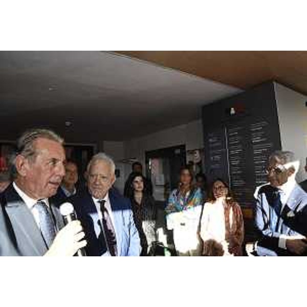 L'assessore regionale Fabio Scoccimarro prende la parola prima all'inaugurazione della mostra "Hausbrandt e Trieste" - L'assessore regionale Fabio Scoccimarro prende la parola prima all'inaugurazione della mostra "Hausbrandt e Trieste" 